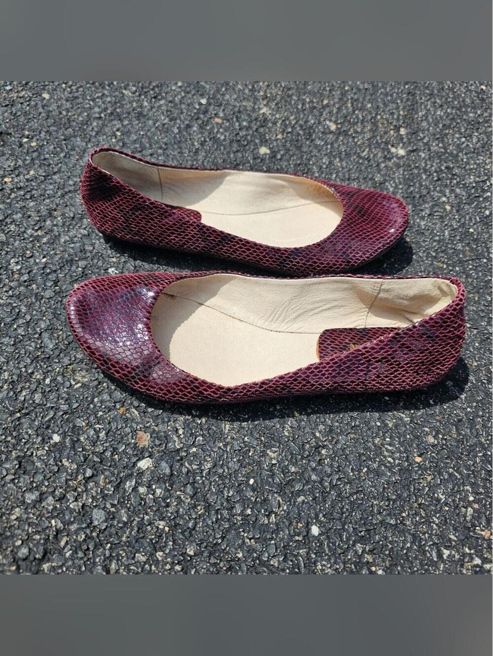 Kenneth Cole REACTION Red Snakeskin Y2K Leather Flats - sz 6